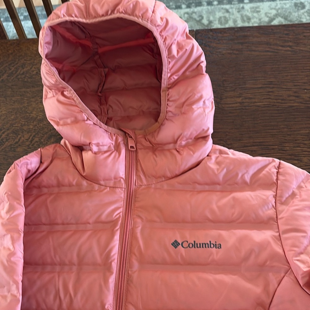 Women’s long Columbia puffer coat with hood. Never worn. Size large.